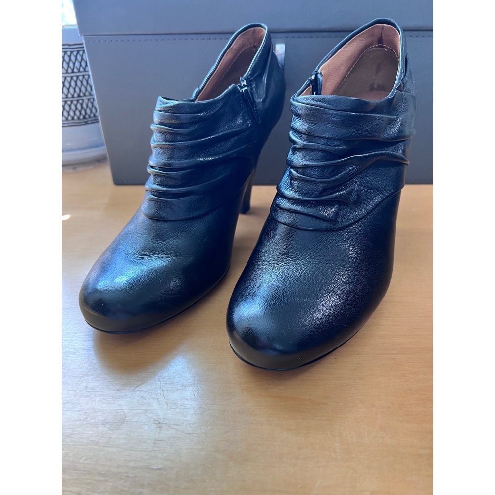 Sofft Leather Ruched Ankle Booties 7.5 Black Side Zip High Heel Shooties